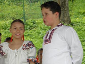 Stavanie mája a obecná vatra Stavanie mája a obecná vatra