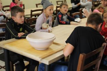 Učenie detí ako pripraviť chlebík Učenie detí ako pripraviť chlebík