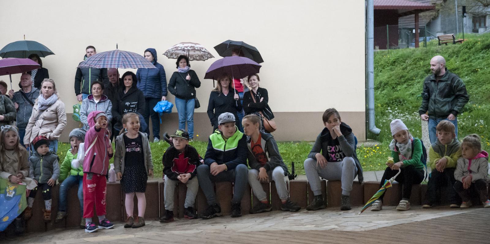 Fotogaléria Stavanie mája a obecná vatra 2019 (58) Stavanie mája a obecná vatra 2019