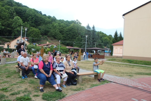 Fotogaléria Dychovka (Hodrušanka, Sitňanka, Sebechlebskí hudci, Mostárenka, Dychový orchester Valaská (26) Dychovka (Hodrušanka, Sitňanka, Sebechlebskí hudci, Mostárenka, Dychový orchester Valaská